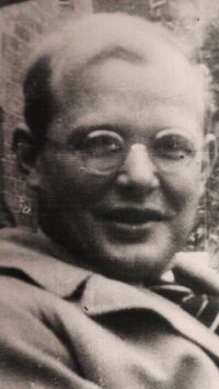 Dietrich_Bonhoeffer_(um_1938)